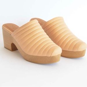 NIB Beklina Ribbed Pretzel Clogs